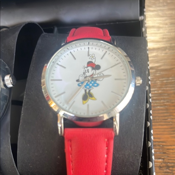 Disney Mickey and Minnie Mouse Watch Duo - Picture 3 of 7